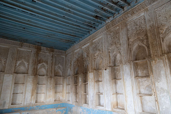 Interior of one of the decorated coral houses of Farasan town | Farasan old houses | Saudi Arabia