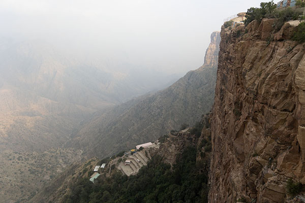 Foto di View of Habala from high up the canyon wall - Arabia Saudita - Asia