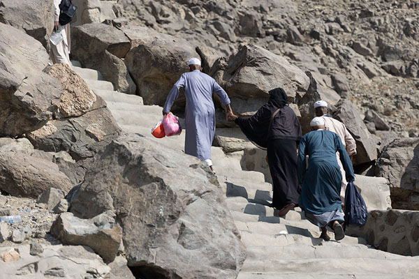 Foto van People walking up Jebel al NourMekka - Saoedi Arabië