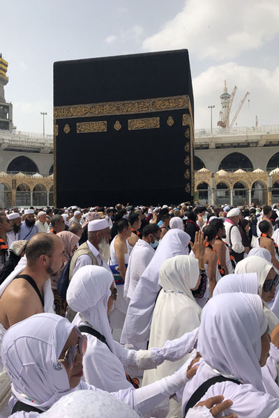 Crowd of muslims walking around the Kaaba in an anti-clockwise direction | Kaaba | Saudi Arabia