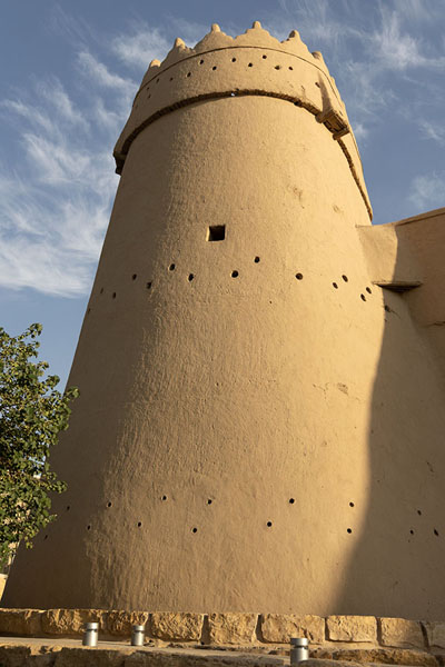 Foto de One of the watchtowers at a corner of Masmak fortressRiad - Arabia Saudita