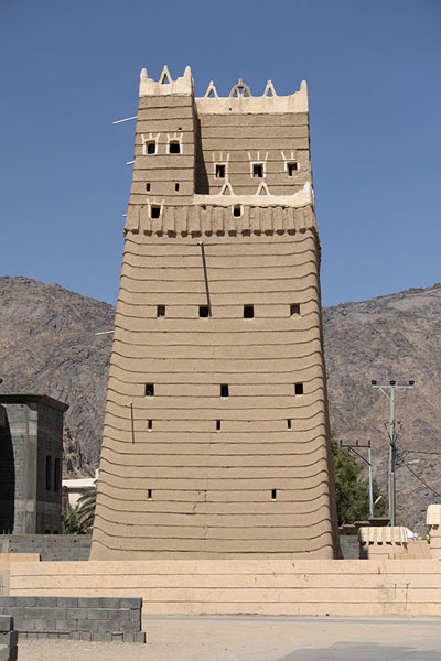 Exterior of clay tower house in Najran | Historische kleihuizen van Najran | Saoedi Arabië