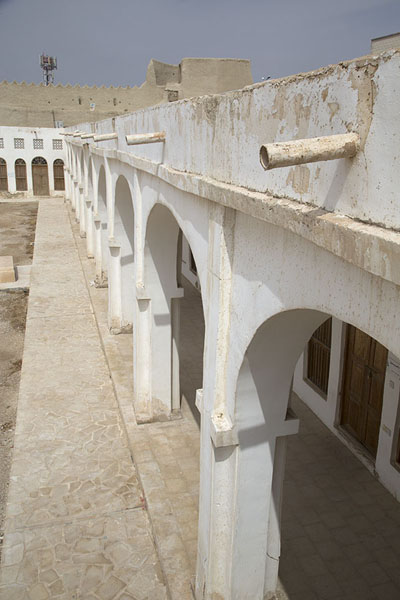 The eastern side of Qasr Ibrahim with arched gallery seen from above | Qasr Ibrahim | Arabia Saudita