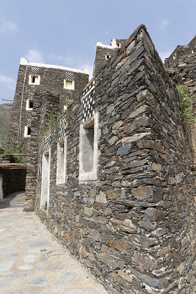 Looking up a stone house in Rijal Alma | Rijal Alma | Arabie Saoudite