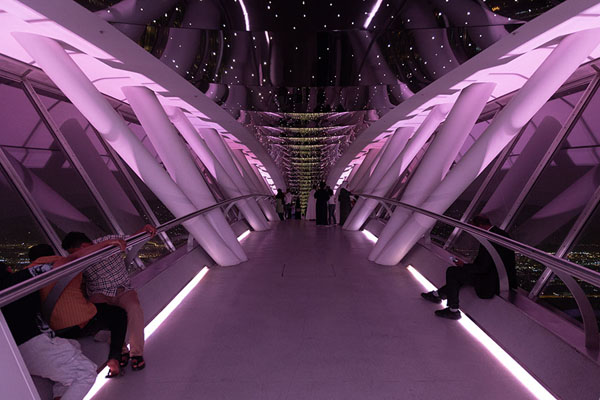Foto di The Sky Bridge offers the opportunity to see Riyadh from the skyRiad - Arabia Saudita