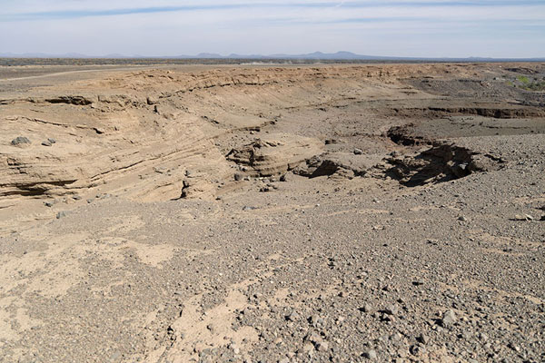 Foto van Crack in the landscape at Wahbah craterWahbah - Saoedi Arabië