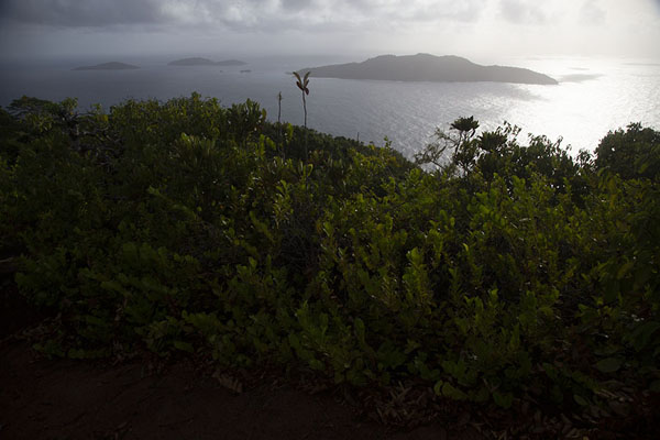 Foto van Looking northeast from the top of La Digue, with Felicité island in the distanceLa Digue - Seychellen
