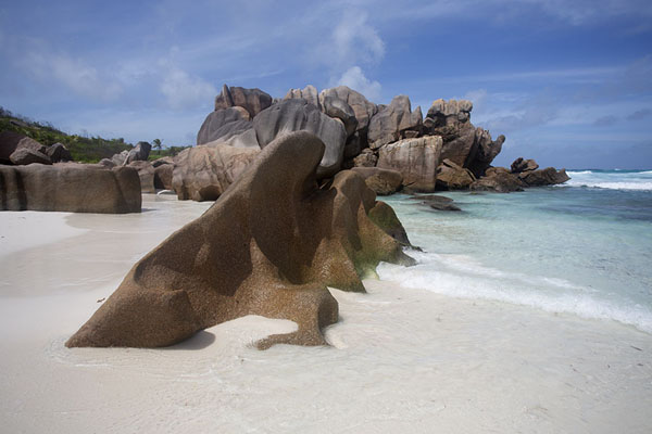 Granite rock formation on Anse Cocos beach, La Digue | Seychellen stranden | Seychellen