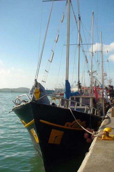 Foto de Safely docked at Victoria Harbour on Mahé IslandGoleta - Seychelles