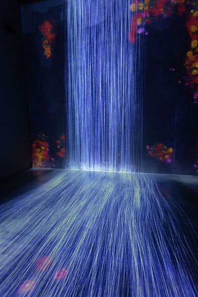 Foto di Digital waterfall in the ArtScience MuseumMarina Bay - Singapore