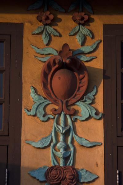 Foto van Detail of decoration on a Peranakan housePeranakan huizen - Singapore