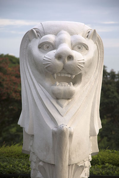 Picture of Southern ridges (Singapore): Sculpture of lion on the top of Mount Faber