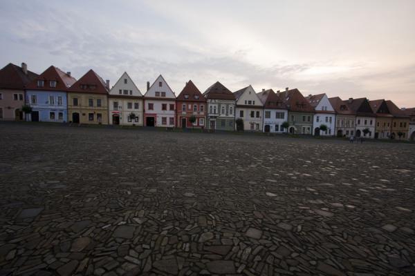 Foto van Row of old houses on the Old Town Square of BardejovBardejov Oude Stad - Slowakije