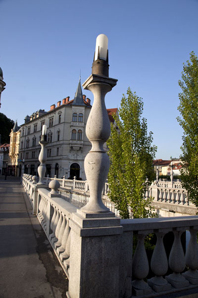 Foto van The Triple Bridge is the main crossing of the Ljubljanica river flowing through the Slovenian capitalLjubljana - Slovenië