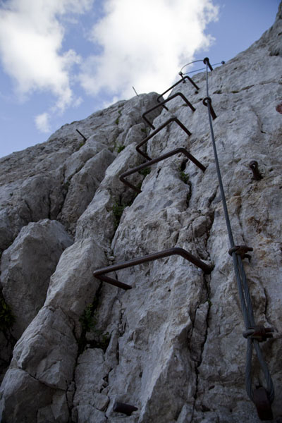 Foto de Steep ascent of the Ojstrica - Eslovenia - Europa