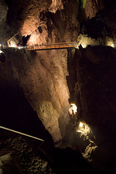 The Cerkvenikov Bridge, 45m above the underground river | Grottes de Škocjan | Slovénie
