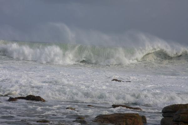 Powerful waves crushing on the beach near the Thomas T. Tucker shipwreck | Thomas T. Tucker trail | South Africa
