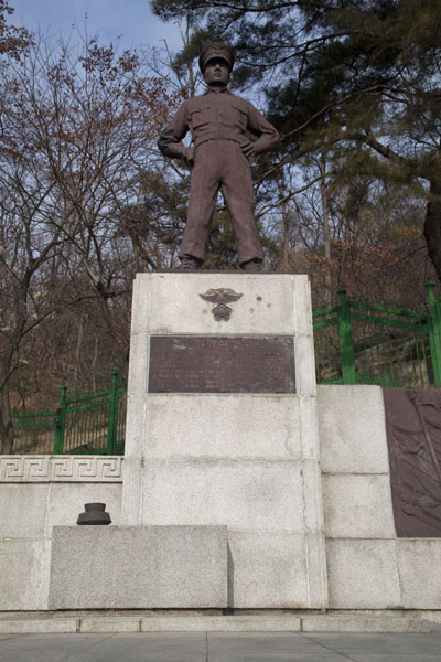 Picture of Superintendent General Choi Gyu-Sik commemorated by a statue at the base of Mount Bugaksan