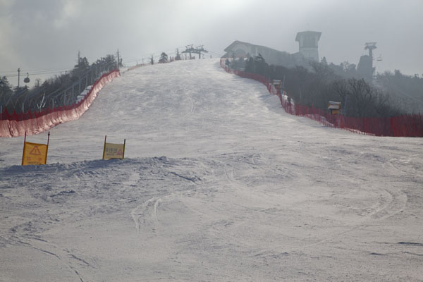 Picture of Yongpyong skiing (South Korea): The upper part of the Rainbow slopes