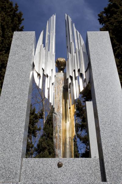 Picture of Shiny tomb at the Almudena cemetery