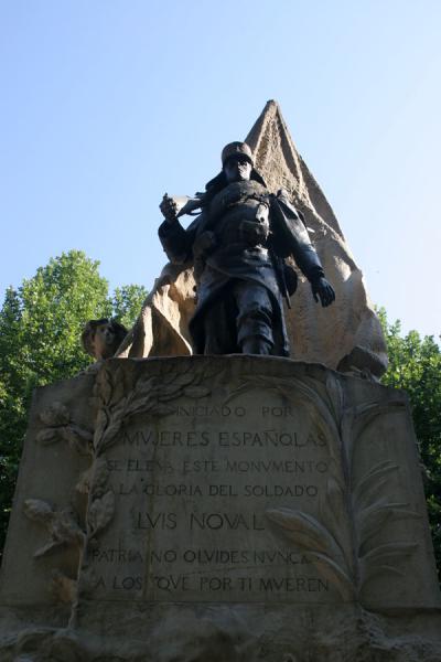 Picture of Statue for fallen soldier on Plaza de Oriente