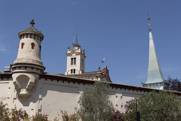 Foto van Various towers of the Novella Palace where Sakya Tashi Ling monastery is locatedSakya Tashi Ling - Spanje