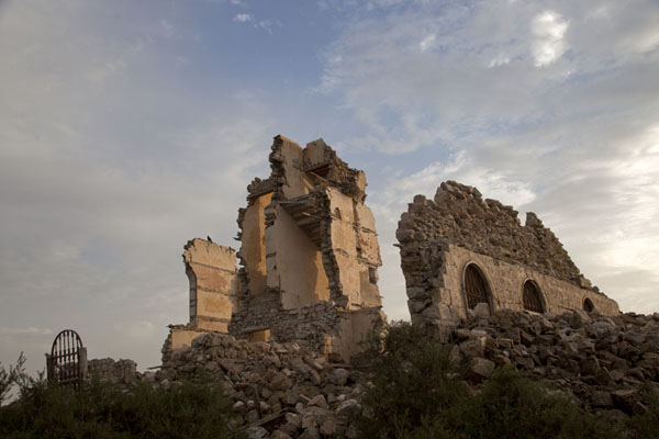 Picture of Suakin Old Town (Sudan): Walls still standing amidst the rubble of the old town of Suakin