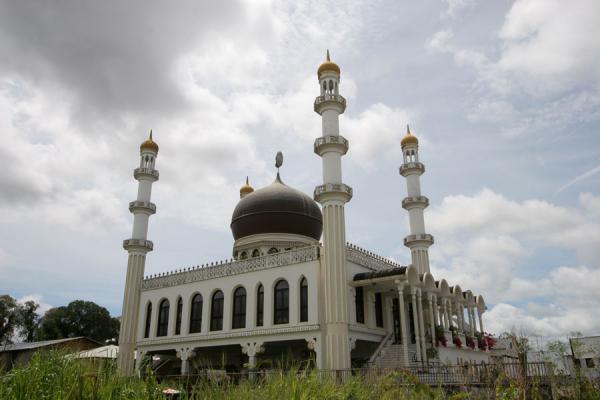 Ahmadiyya Anjuman Isha'at Islam mosque in Paramaribo | Paramaribo Architecture | Surinam