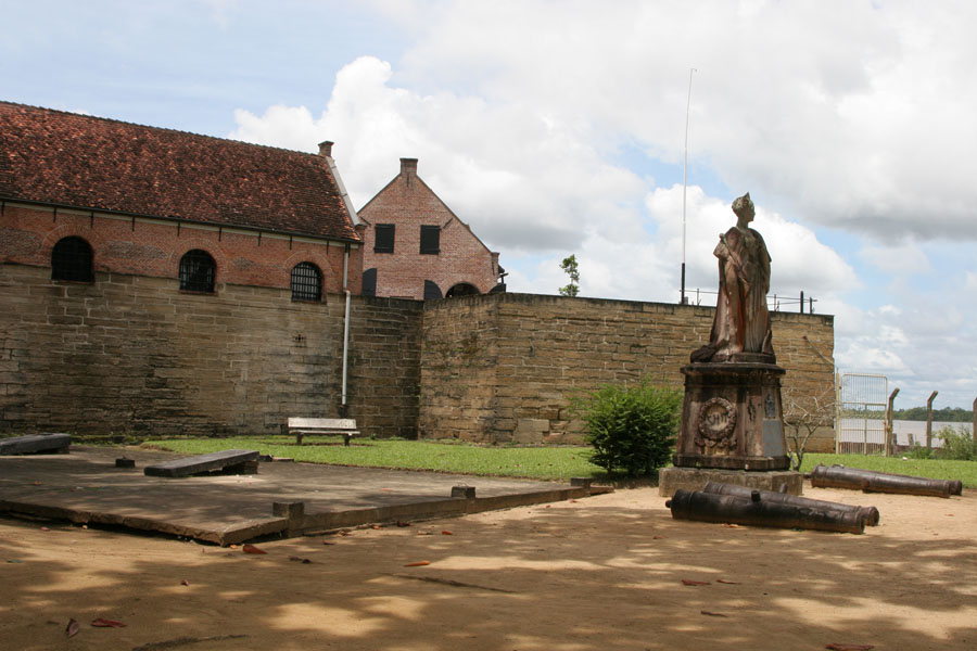 Fort Zeelandia seen from outside with statue of Queen Wilhelmina | Fort Zeelandia | Suriname
