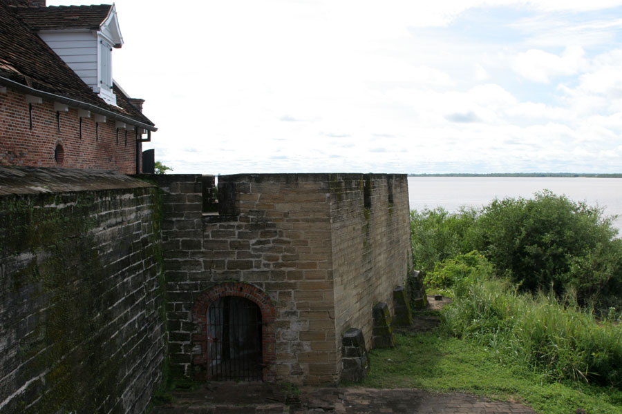 Picture of Suriname river and Fort Zeelandia in the foreground