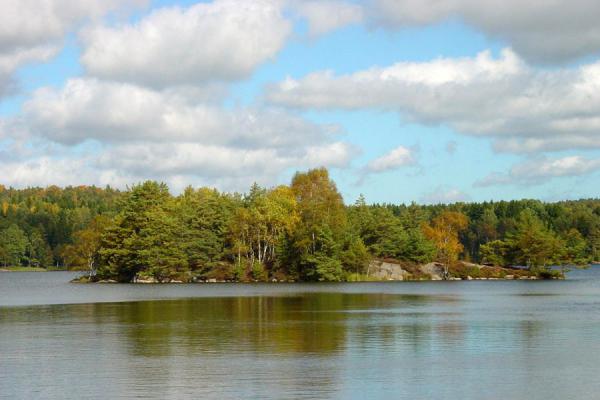 Foto van Island in lake at Delsjön, Gothenburg - Zweden - Europa