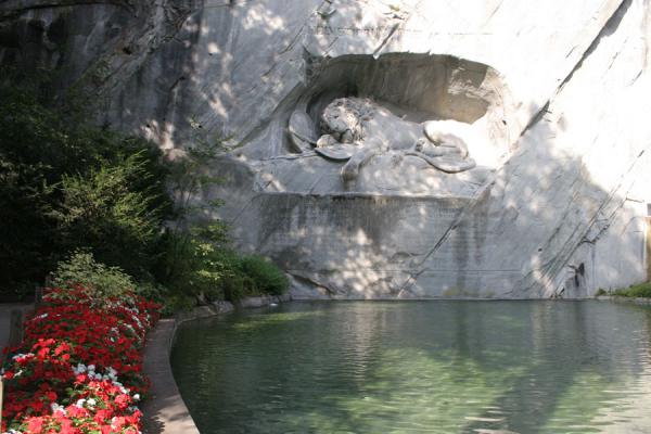 Picture of Lion Monument with a small pond and flower in the foreground