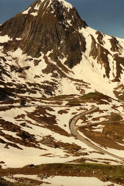 Foto di Going down the Nufenen passCiclismo in montagna - Svizzera