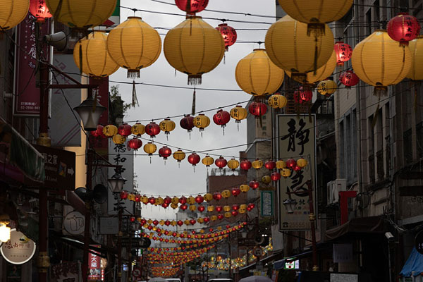Close-up of lanterns hanging over Dihua Street | Dihua Straat | Taiwan