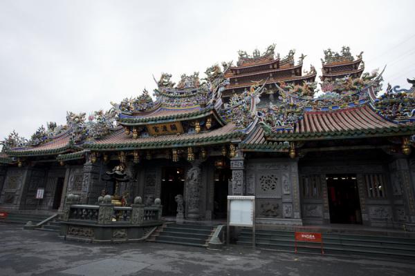 Foto van View of Guandu temple from the courtyard - Taiwan - Azië