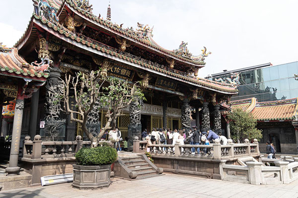 Main building in the Longshan Temple complex | Tempio di Longshan | Taiwan