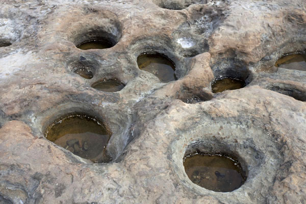 Circular pools shaped by twirling stones on the coastline of Yeliu | Yeliu geopark | Taiwán