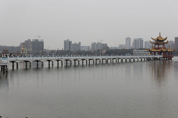 Foto di The bridge leads to the Five Mile pavilion in the Lotus PondKaohsiung - Taiwan