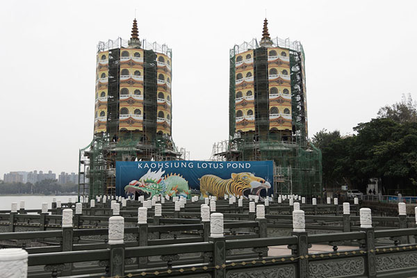 Picture of Zuoying Lotus Pond (Taiwan): The (closed) Dragon and Tiger towers in the southwest corner of the Lotus Pond