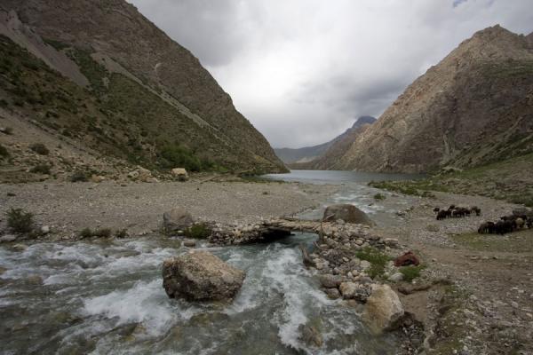 Foto van End of the last, seventh, Marguzor lake: Azor ChasmaFan gebergte - Tadzjikistan