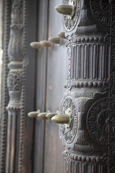 Foto van Close-up of wooden door of the House of WondersZanzibar City - Tanzania