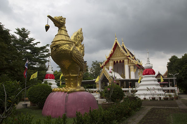 Picture of Wat Phai Lom with golden birds and temple