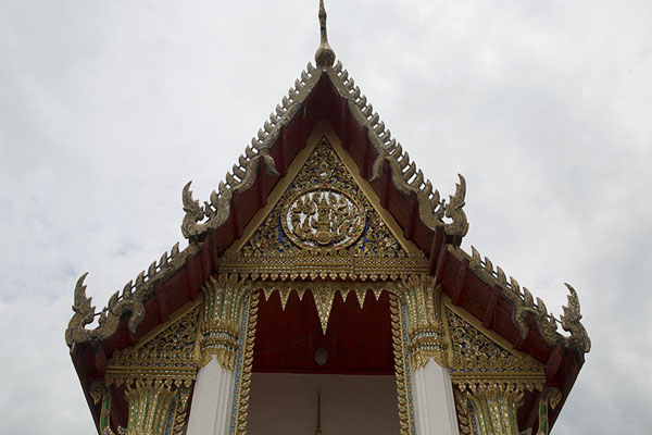 Looking up the roof of Wat Chim Plee Sutthawat | Ko Kret | Thailand