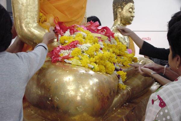 Putting gold on the statue | Luang Phor Sothorn | Thailand