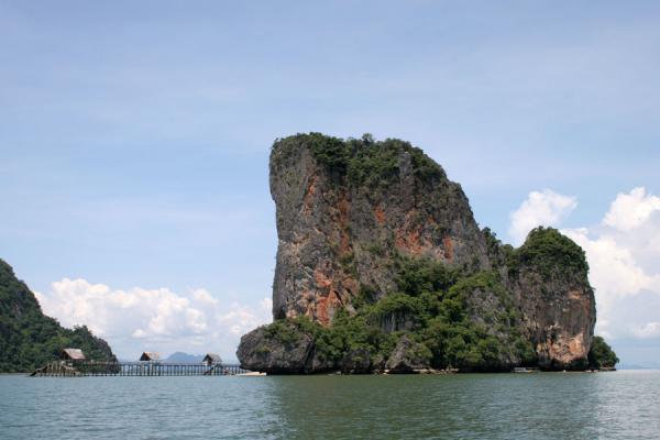One of the many islands in Phang Nga National Bay | Bahía Phang Nga | Tailandia