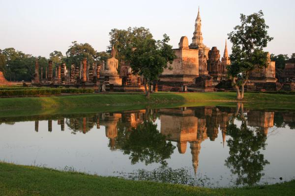 Picture of Sukhothai (Thailand): Wat Mahathat in Sukhothai: reflections of the temple in a pond