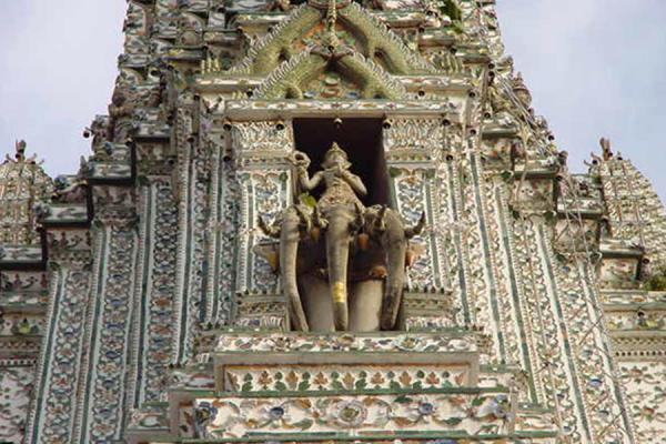 Elephants guarding one side of the temple | Wat Arun | Thailand