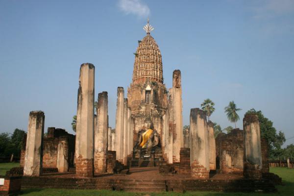 Wat Phra Si Rattana Mahathat Chaliang seen from the entrance | Si Satchanalai | Thailande