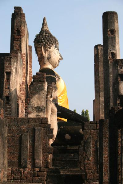 Buddha seated in Wat Phra Si Rattana Mahathat Chaliang | Si Satchanalai | Thailande