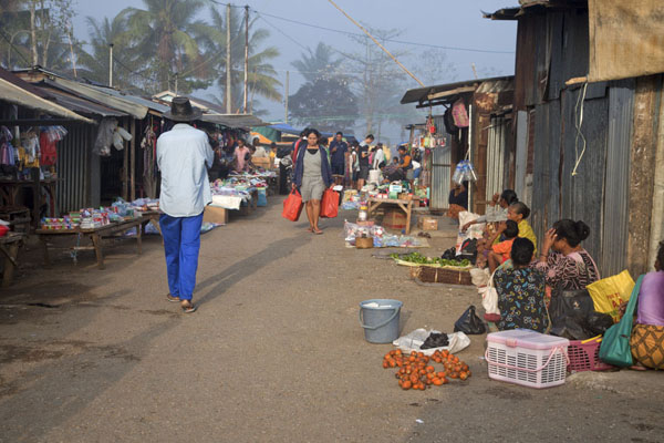 Picture of Lospalos (Timor-Leste): One of the main lanes of the Saturday market in Lospalos